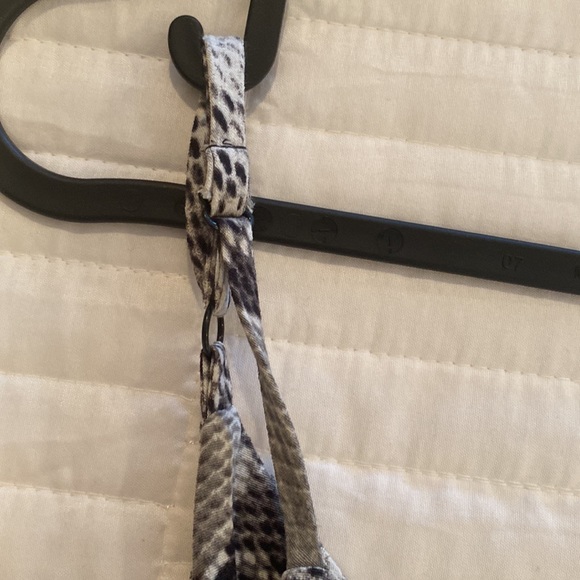 Womens snakeskin design classic wrap dress - Picture 6 of 6